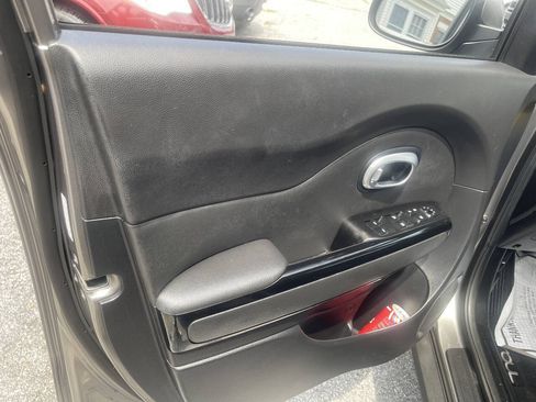 Used 2016 Kia Soul + w/ Audio Package FWD image 11