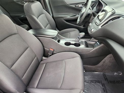 Used 2024 Chevrolet Malibu LT image 4