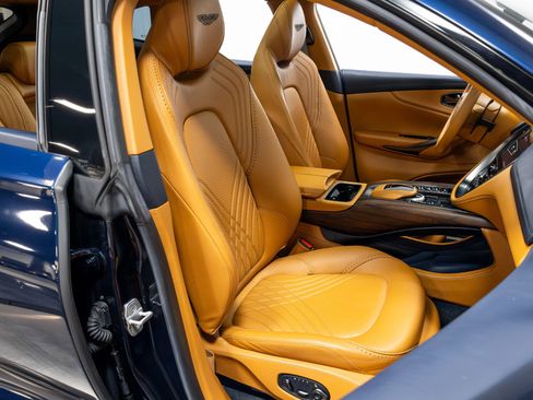 Used 2021 Aston Martin DBX image 21