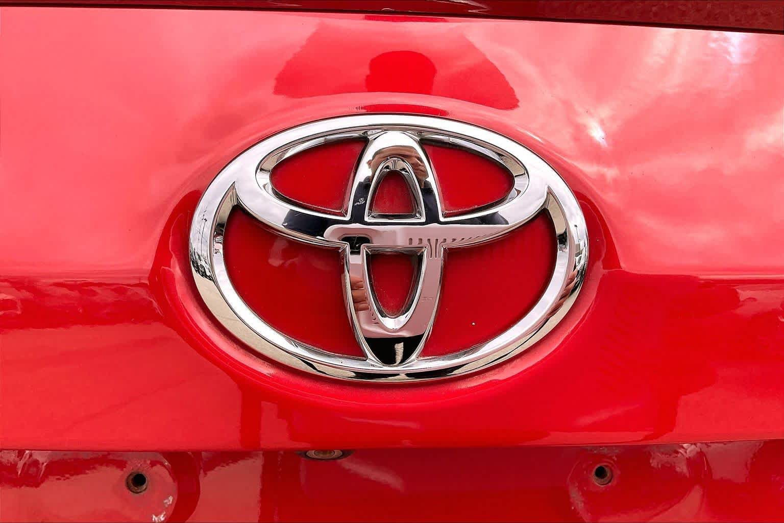 Used 2017 Toyota Corolla SE w/ Carpet Mat Package (TMS) FWD image 29