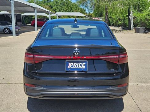 Used 2025 Volkswagen Jetta SE image 7