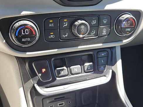 Used 2021 GMC Terrain SLT image 14