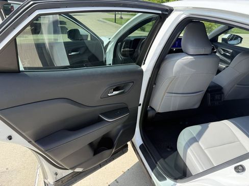 Used 2023 Toyota Crown AWD/4WD image 12