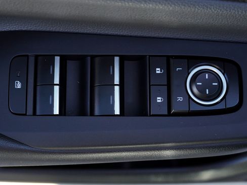 Used 2024 Toyota Prius XLE AWD/4WD image 19
