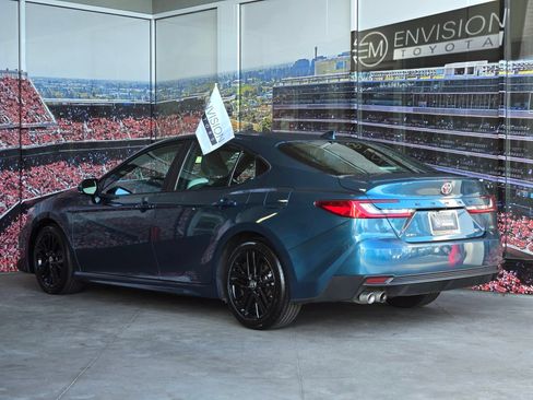 Used 2025 Toyota Camry SE FWD image 5
