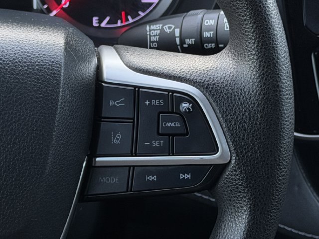 Used 2022 Toyota Highlander L AWD/4WD image 13