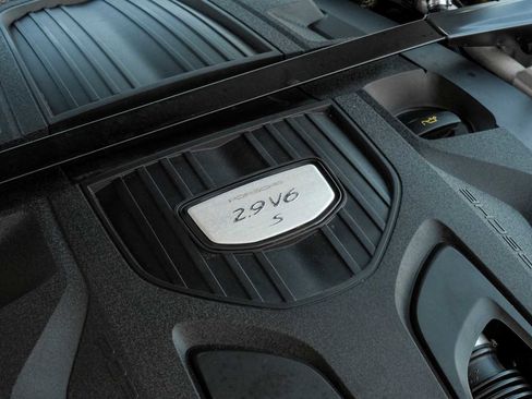 Used 2018 Porsche Panamera 4S image 71