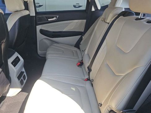 Used 2020 Ford Edge Titanium image 6