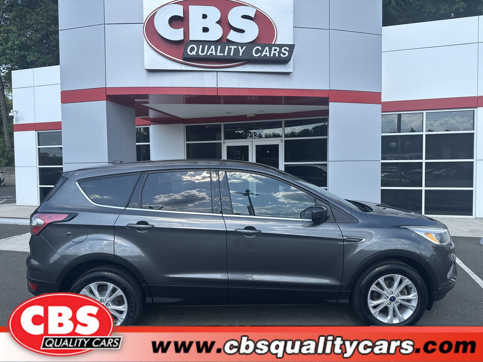 Used 2017 Ford Escape SE FWD image 1