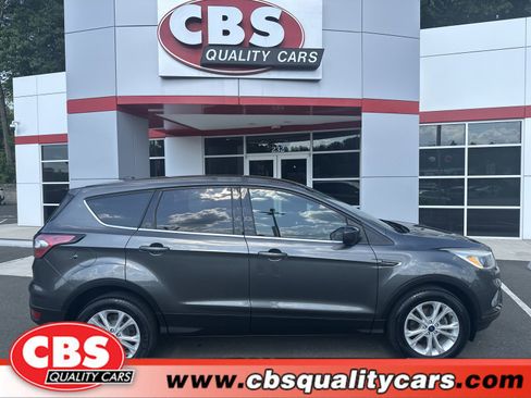 Used 2017 Ford Escape SE FWD image 1