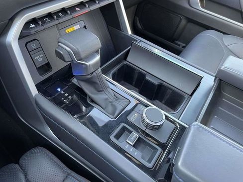 Used 2024 Toyota Tundra Platinum image 31