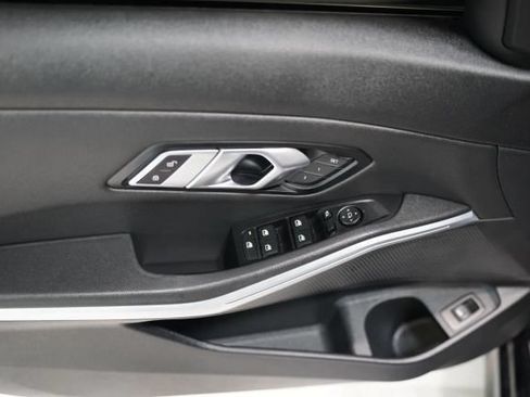 Used 2019 BMW 330i Sedan w/ Convenience Package RWD image 18