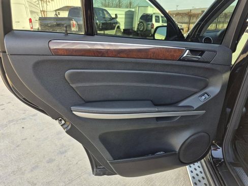 Used 2009 Mercedes-Benz GL 320 BlueTEC 4MATIC image 11