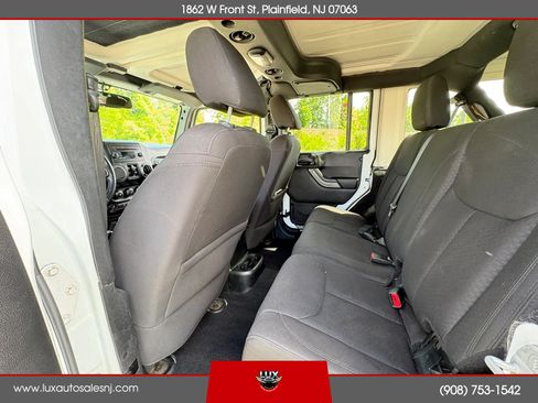 Used 2015 Jeep Wrangler Unlimited Sport w/ Quick Order Package 24S AWD/4WD image 34