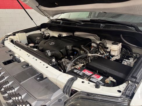 Used 2019 Toyota Tundra SR5 w/ SR5 Upgrade Package AWD/4WD image 22