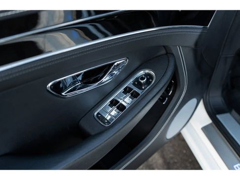 Used 2022 Bentley Continental GT V8 image 23