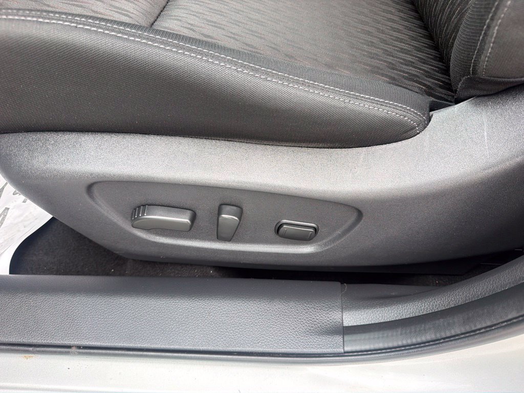 Used 2017 Nissan Rogue SV w/ SV Premium Package AWD/4WD image 29