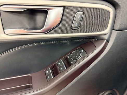 Used 2020 Ford Explorer XLT w/ Equipment Group 202A image 21