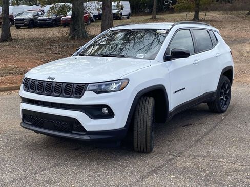 New 2026 Jeep Compass Latitude image 3