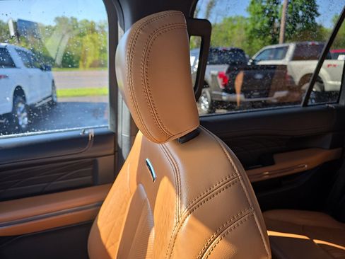 Used 2022 Ford Expedition Platinum AWD/4WD image 17