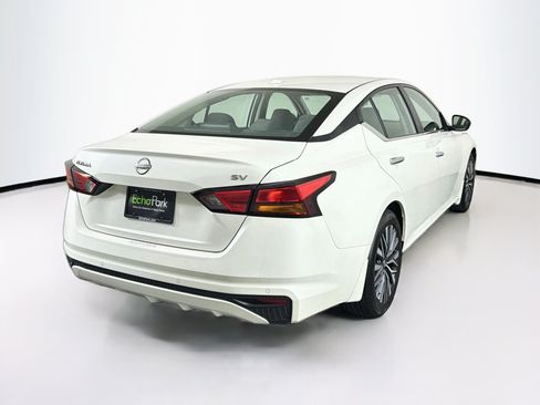 Used 2024 Nissan Altima 2.5 SV FWD image 9
