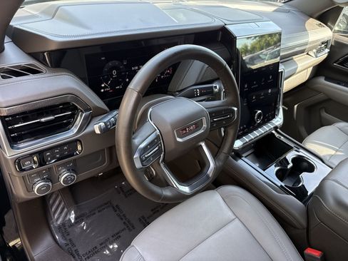 Used 2025 GMC Yukon Elevation AWD/4WD image 16