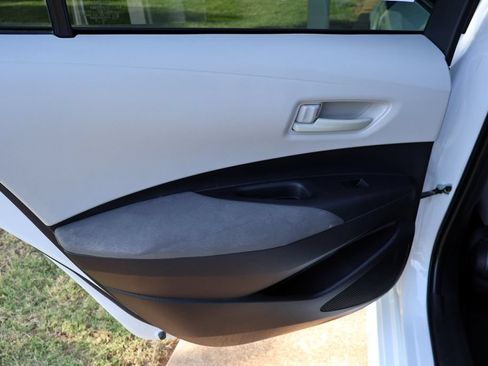 Used 2022 Toyota Corolla LE FWD image 23