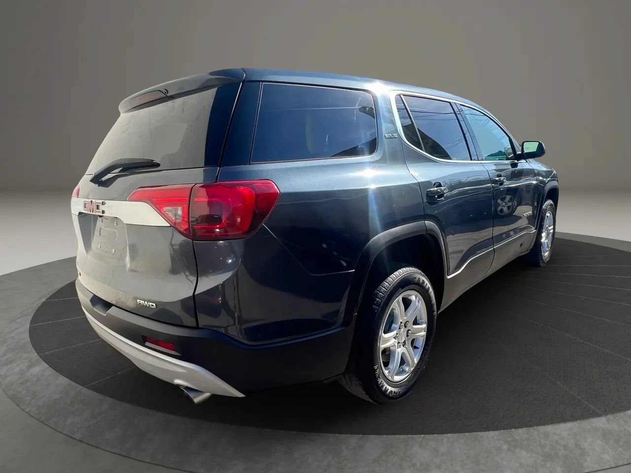 Used 2019 GMC Acadia SLE AWD/4WD image 5