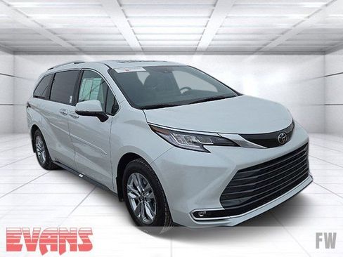 Certified 2026 Toyota Sienna Limited image 1