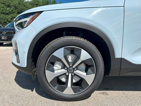 New 2026 Volvo XC40 B5 Plus w/ Protection Package Premier image 6