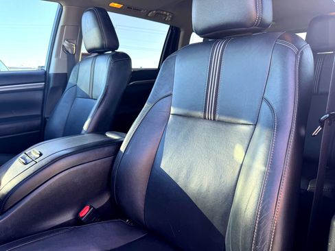 Used 2017 Toyota Highlander SE image 13