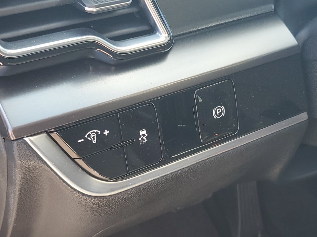 Used 2025 Kia Sportage EX FWD image 10