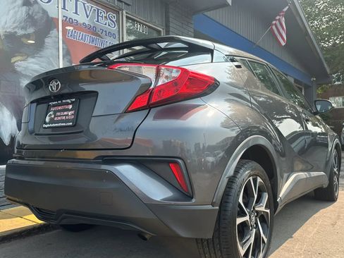 Used 2018 Toyota C-HR XLE FWD image 3
