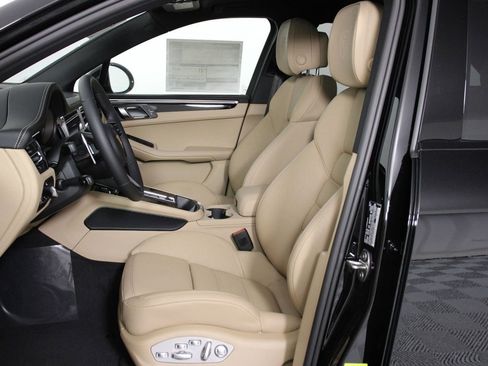 New 2026 Porsche Macan Turbo image 5