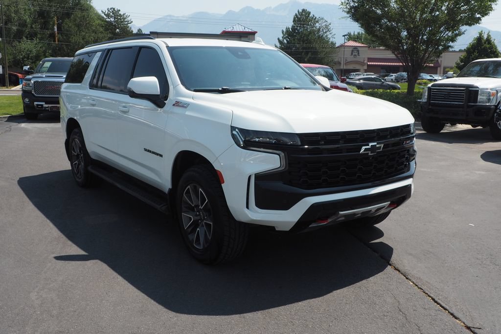 Used 2024 Chevrolet Suburban Z71 w/ Luxury Package AWD/4WD image 3