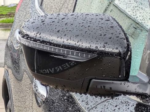Used 2018 Nissan Rogue SV AWD/4WD image 12
