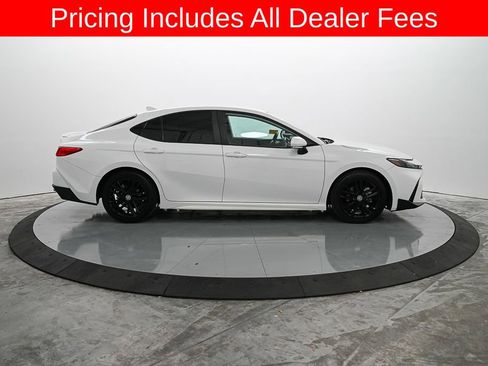 Used 2025 Toyota Camry SE FWD image 5
