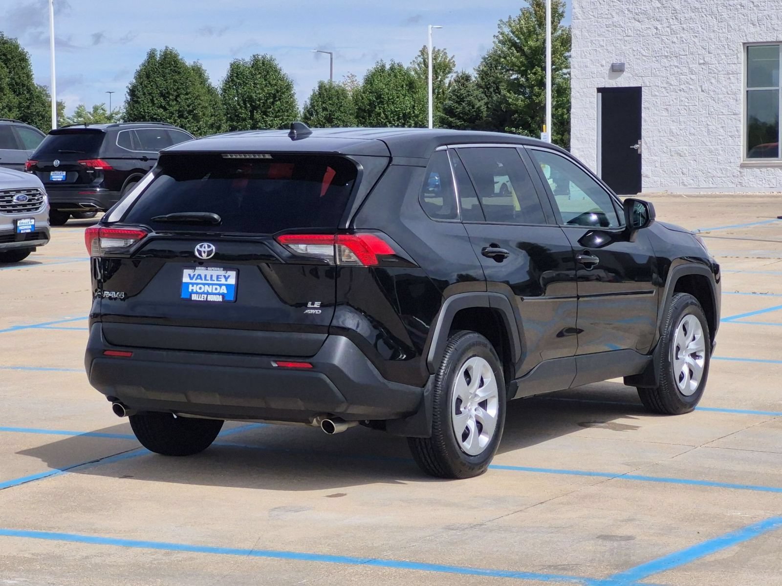 Used 2023 Toyota RAV4 LE AWD/4WD image 6