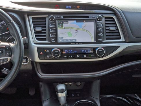 Used 2019 Toyota Highlander Limited image 28