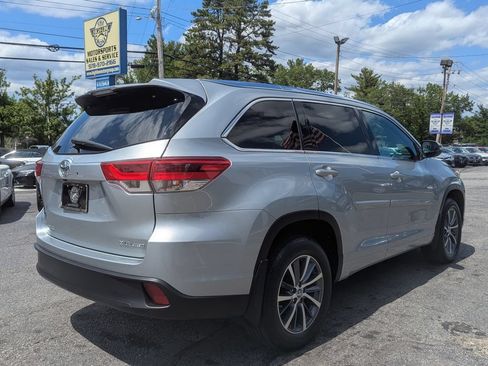 Used 2018 Toyota Highlander XLE AWD/4WD image 7