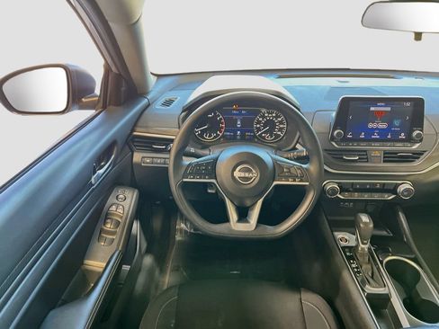 Used 2024 Nissan Altima 2.5 SV FWD image 20