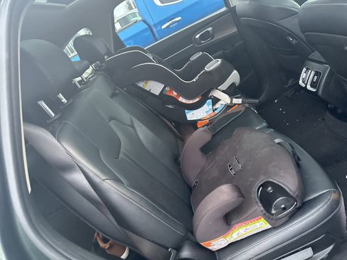 Used 2022 Kia Sorento S w/ Panoramic Sunroof Package image 7