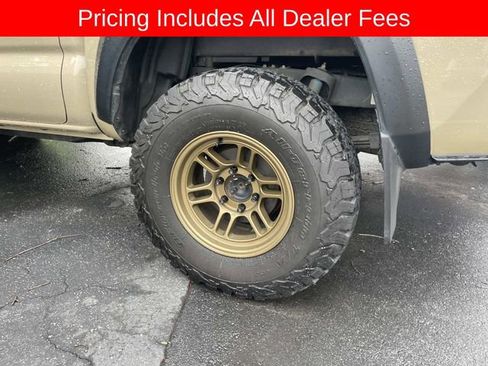 Used 2018 Toyota Tacoma TRD Off-Road AWD/4WD image 3