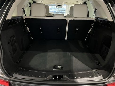 Used 2023 Land Rover Discovery Sport SE image 48