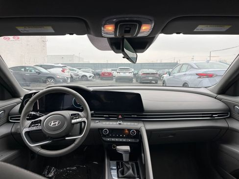 Used 2025 Hyundai Elantra SEL image 34