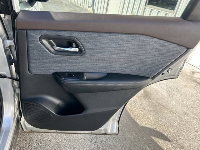 Used 2023 Nissan Rogue SV FWD image 46