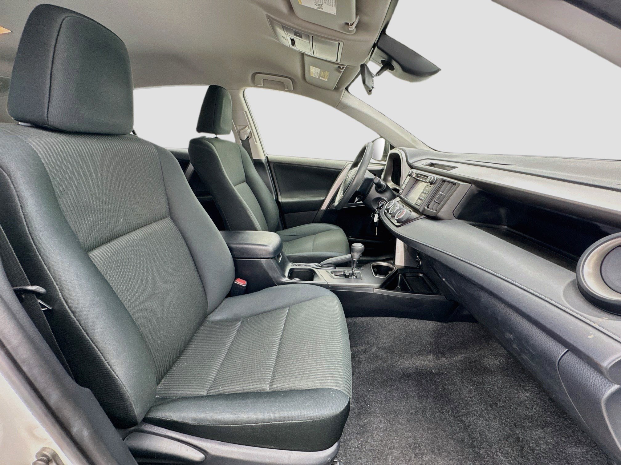 Used 2018 Toyota RAV4 LE w/ All Weather Liner Package FWD image 18