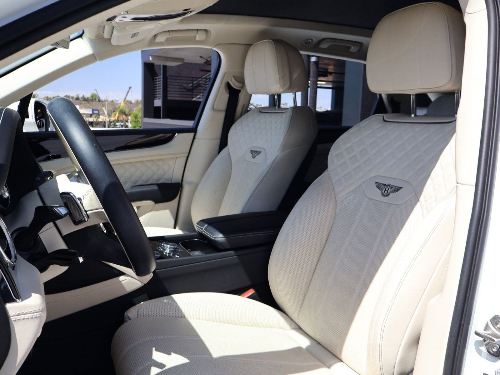 Certified 2023 Bentley Bentayga AWD/4WD image 2