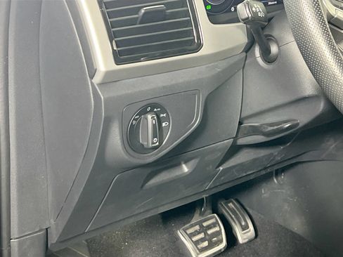 Used 2022 Volkswagen Atlas SEL R-Line image 10