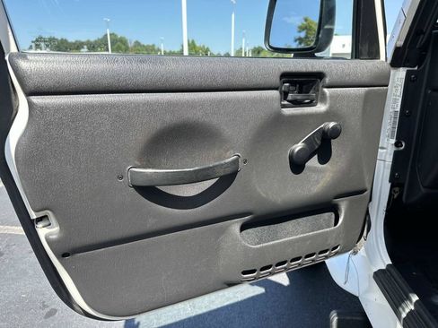 Used 2004 Jeep Wrangler 4WD w/ Dual Top Group image 12